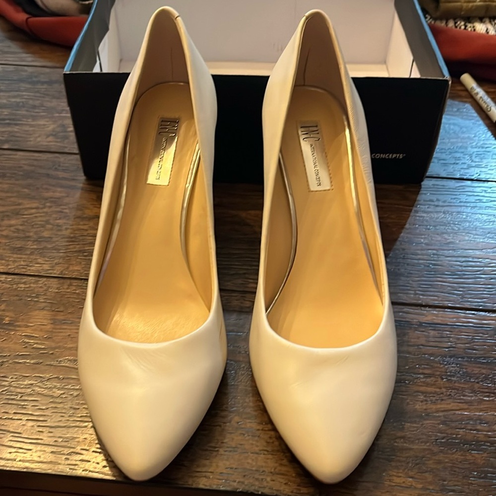 INC Zitah Pumps in Marshmellow